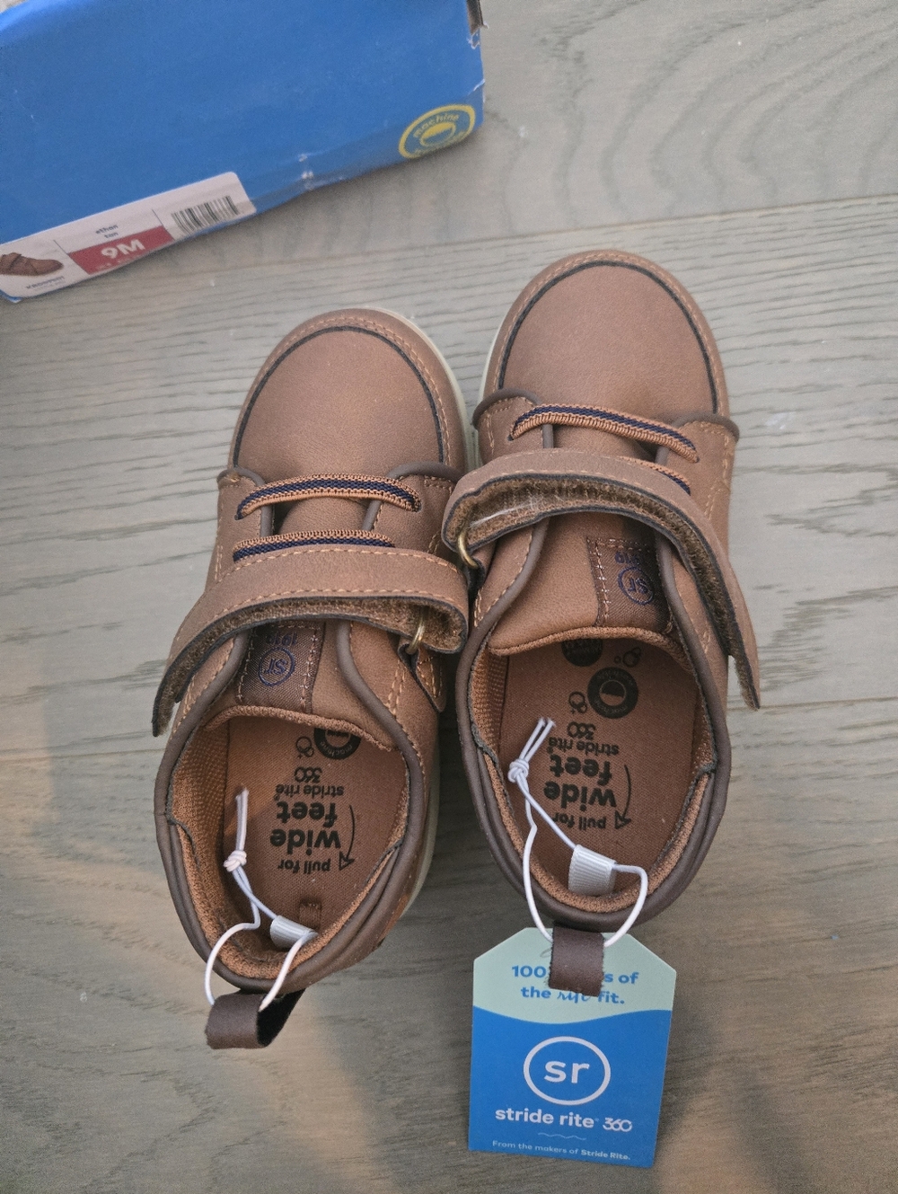 NIB Stride Rite Ethan Sneaker in Tan, Size 9